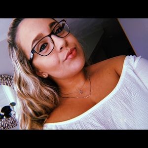 Meet your Posher, Sindi